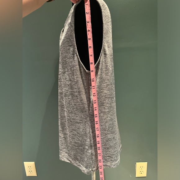 Liz Claiborne Sleeveless Blouse - Picture 3 of 5